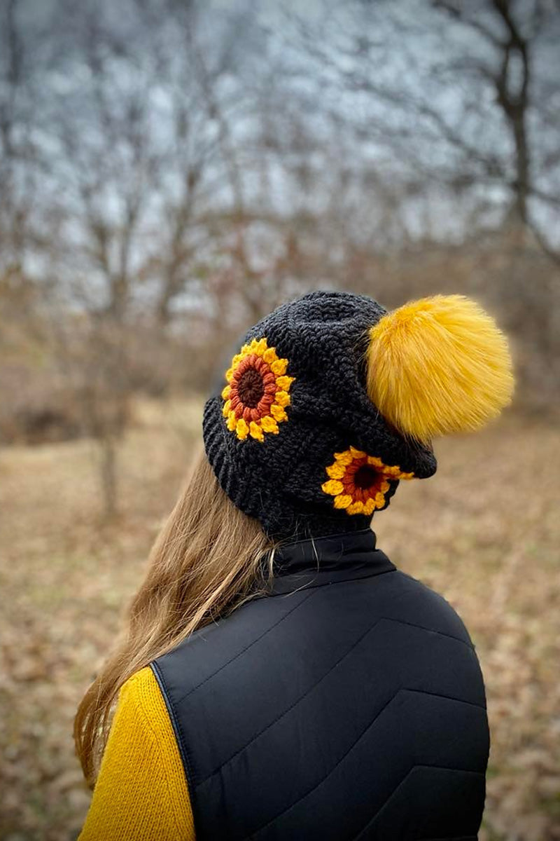 Cascade Oversized Winter Flower Beanie Kit with Sunflowers