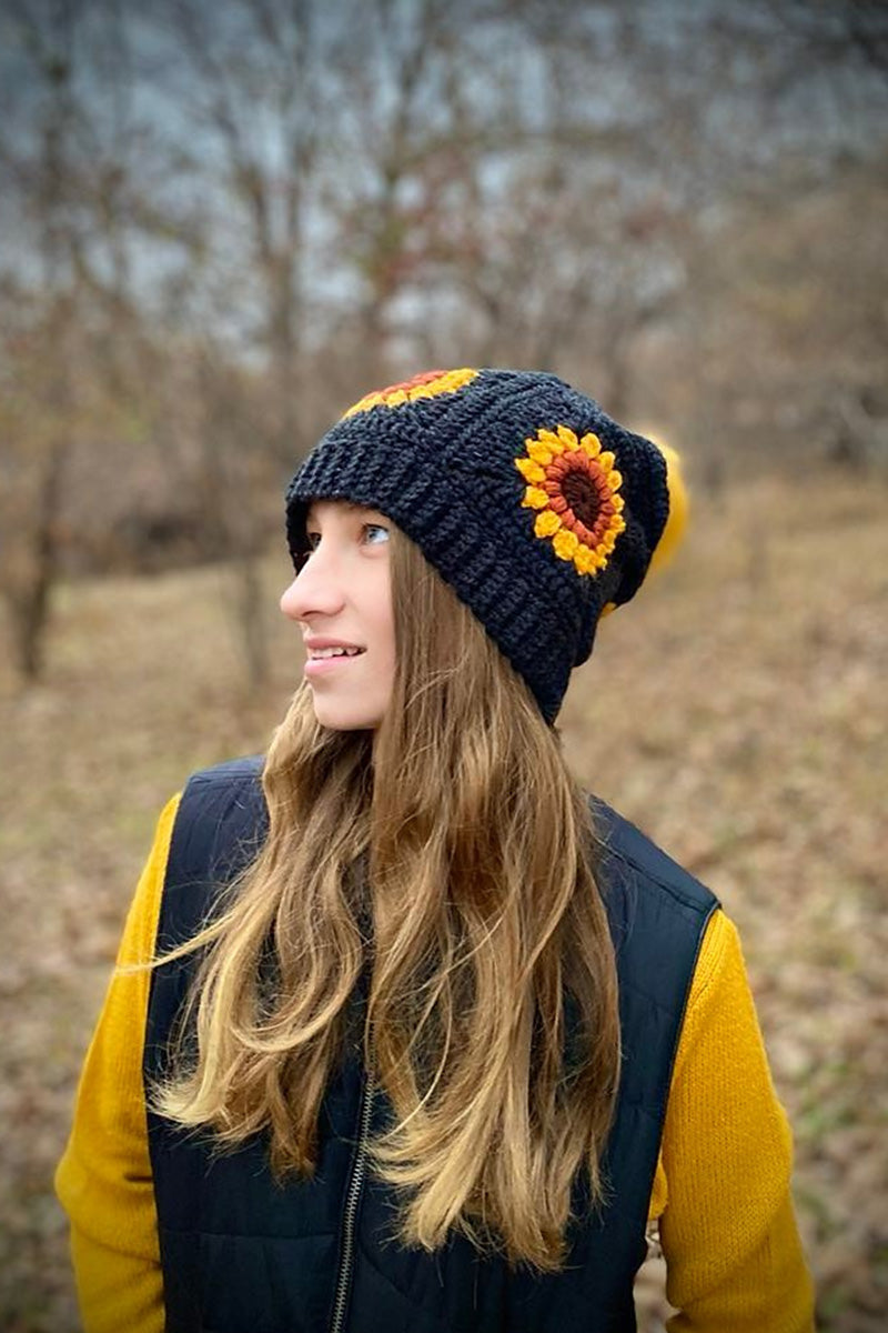 Cascade Oversized Winter Flower Beanie Kit with Sunflowers