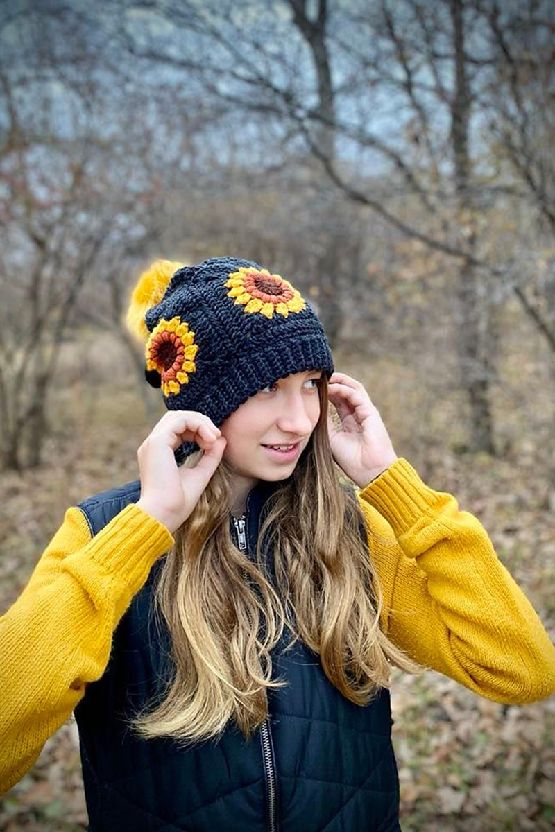 Cascade Oversized Winter Flower Beanie Kit with Sunflowers