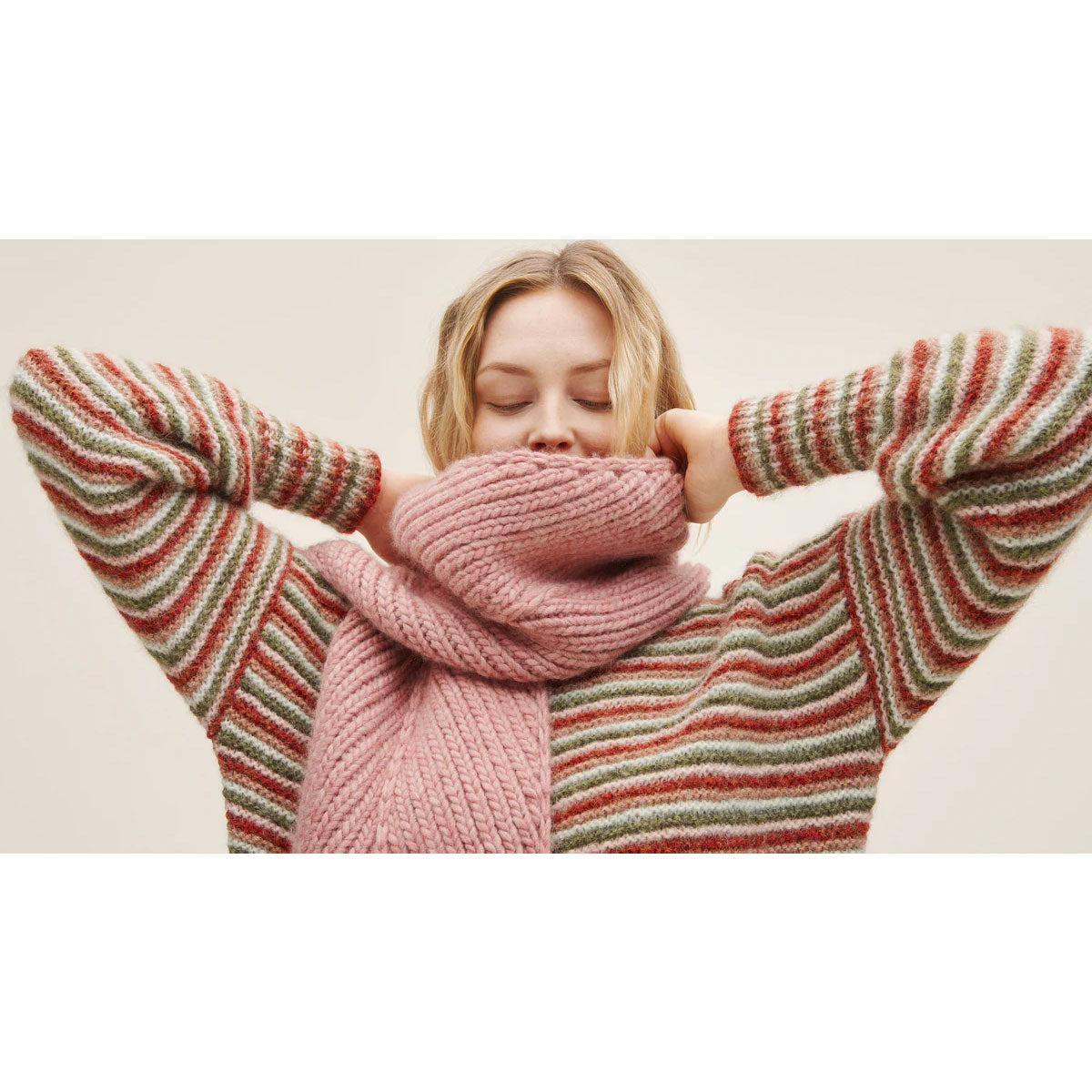 Laine Magazine 52 Weeks Books - 52 Weeks of Stunning Chunky Knit Accessories