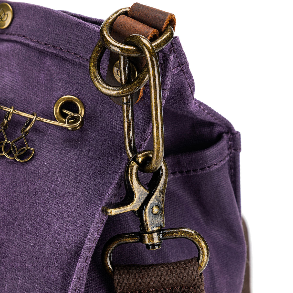 della Q Maker's Red Canvas Rucksack - The Versatile Crafting Companion
