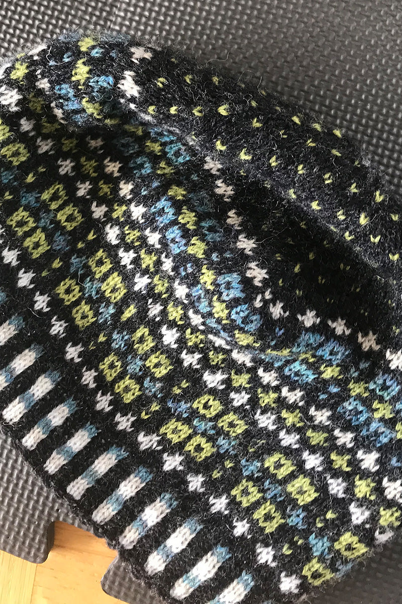 Jamieson's of Shetland Merrie Dancers Toorie Knitting Kit with Spindrift Yarn