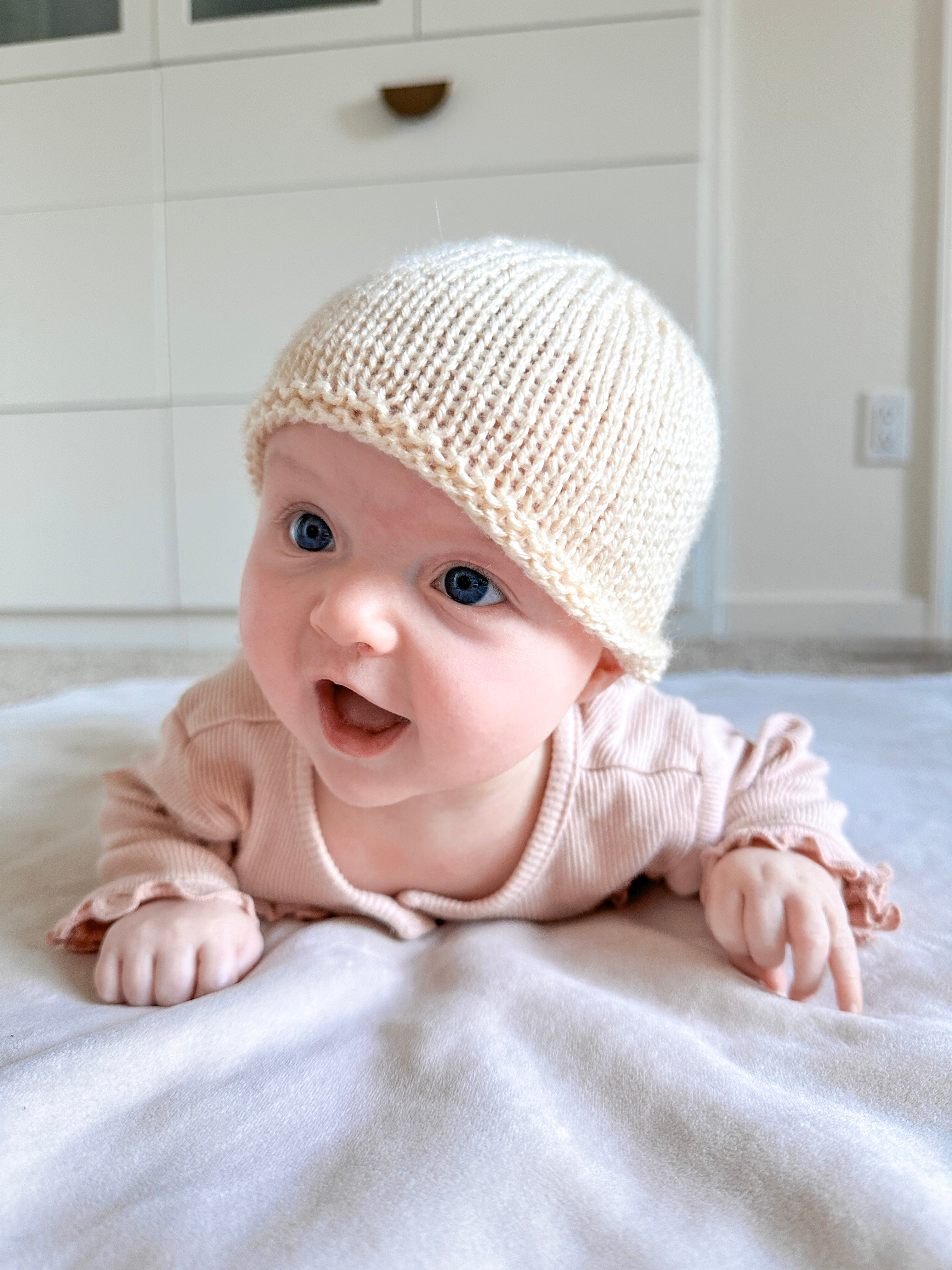 Jimmy Beans Wool Adorable Bouncing Bean Hat and Socks Knitting Kit for Little Ones