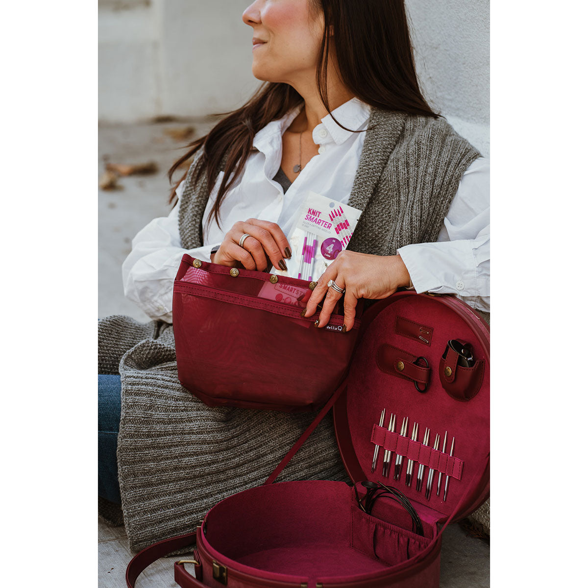 della Q Premium Maker's Hat Box in Stunning Maroon