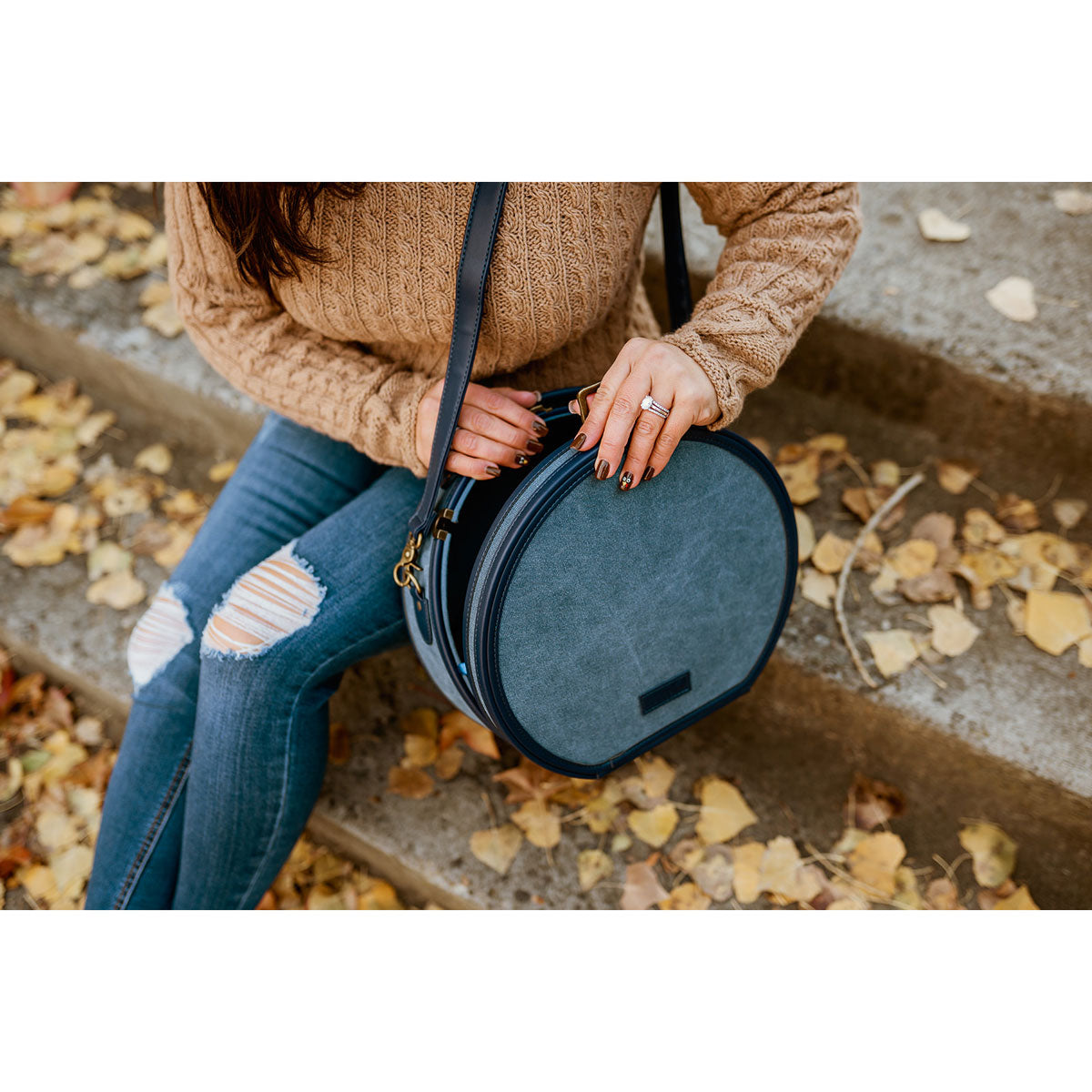 della Q Premium Maker's Hat Box in Indigo - Ideal for Knitting and Crochet