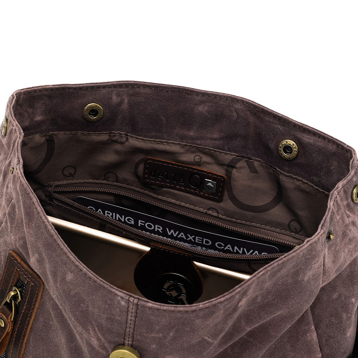 della Q Maker's Ideal Midi Backpack - Cocoa for Crafting Enthusiasts