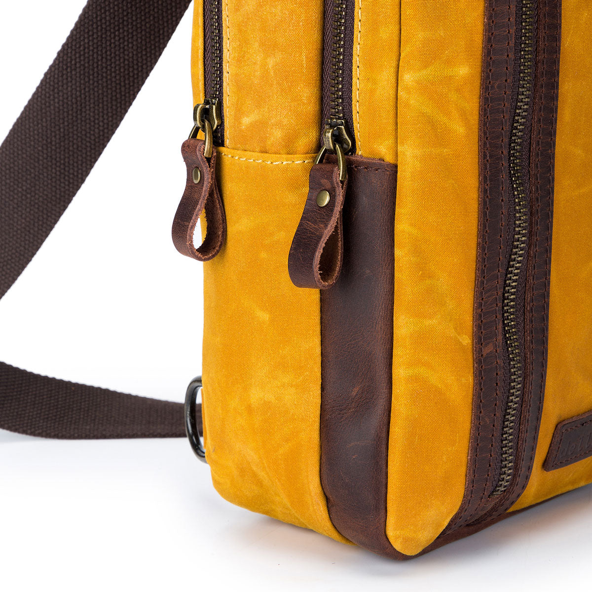 della Q Maker's Stylish Mini Messenger Bag - Red