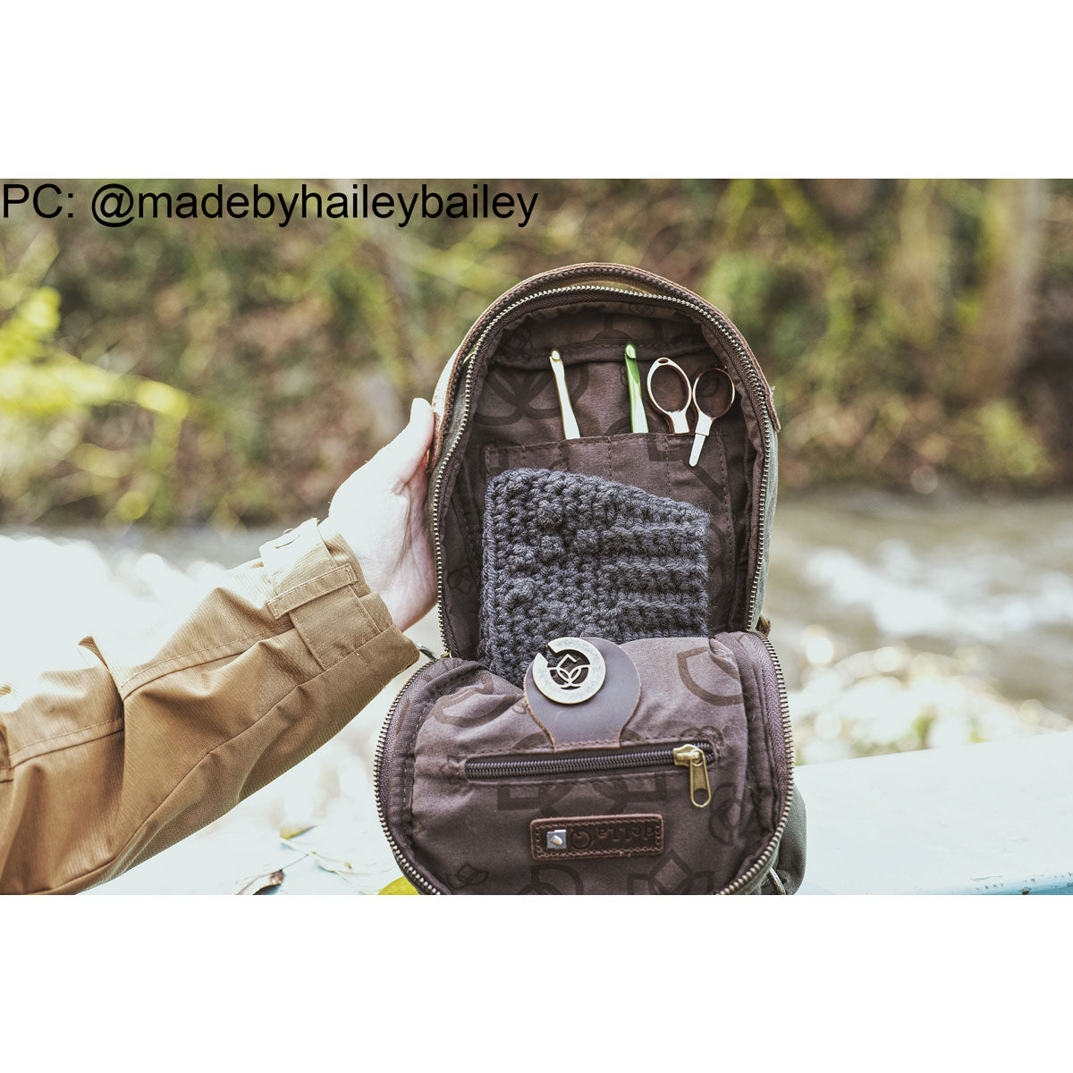 della Q Maker's Mini Olive Messenger - Compact & Stylish