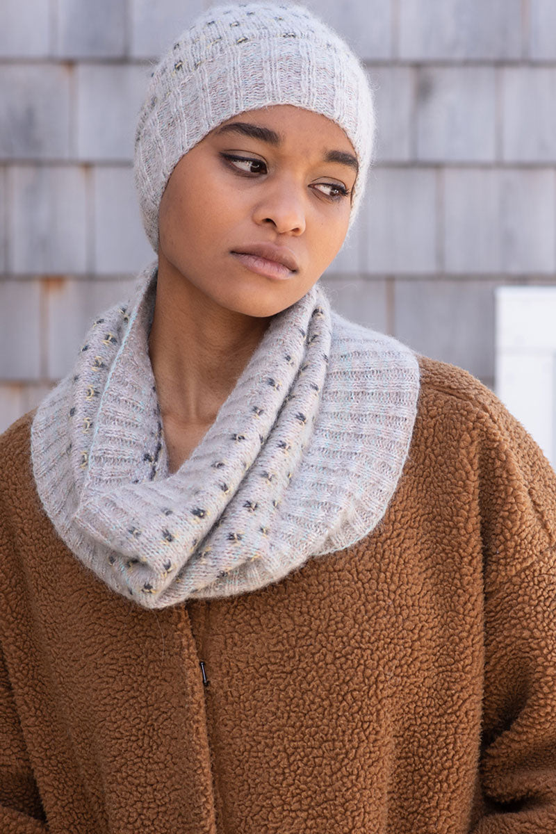 Berroco Booklet 427 - Dulce Patterns - Donna - Bee Motif Cowl and Hat Set PDF Download