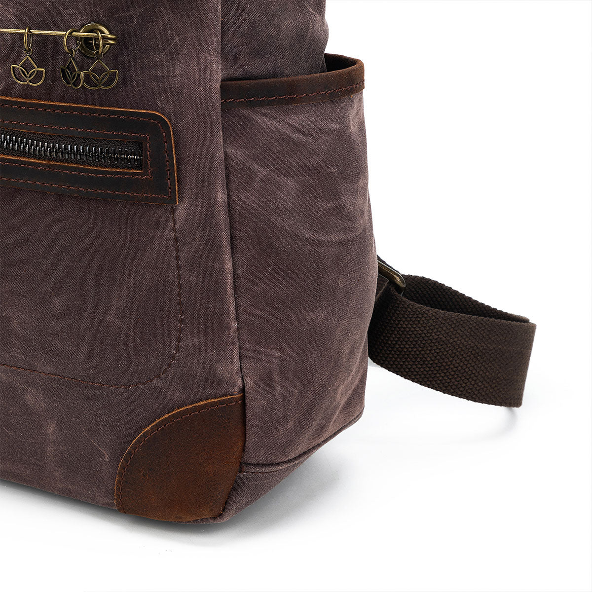 della Q Maker's Ideal Midi Backpack - Cocoa for Crafting Enthusiasts