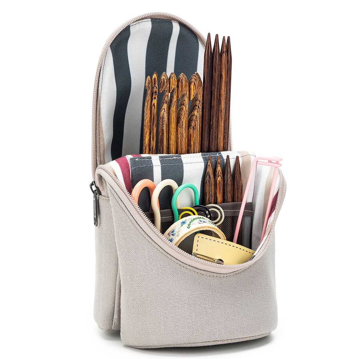 della Q Standing Needle Case - 600 - Premium Linen - Pebble Color