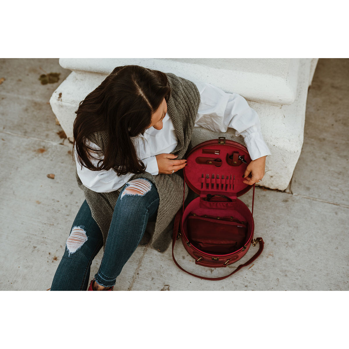della Q Premium Maker's Hat Box in Stunning Maroon