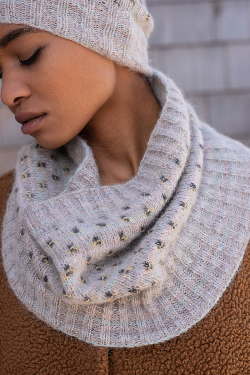Berroco Booklet 427 - Dulce Patterns - Donna - Bee Motif Cowl and Hat Set PDF Download
