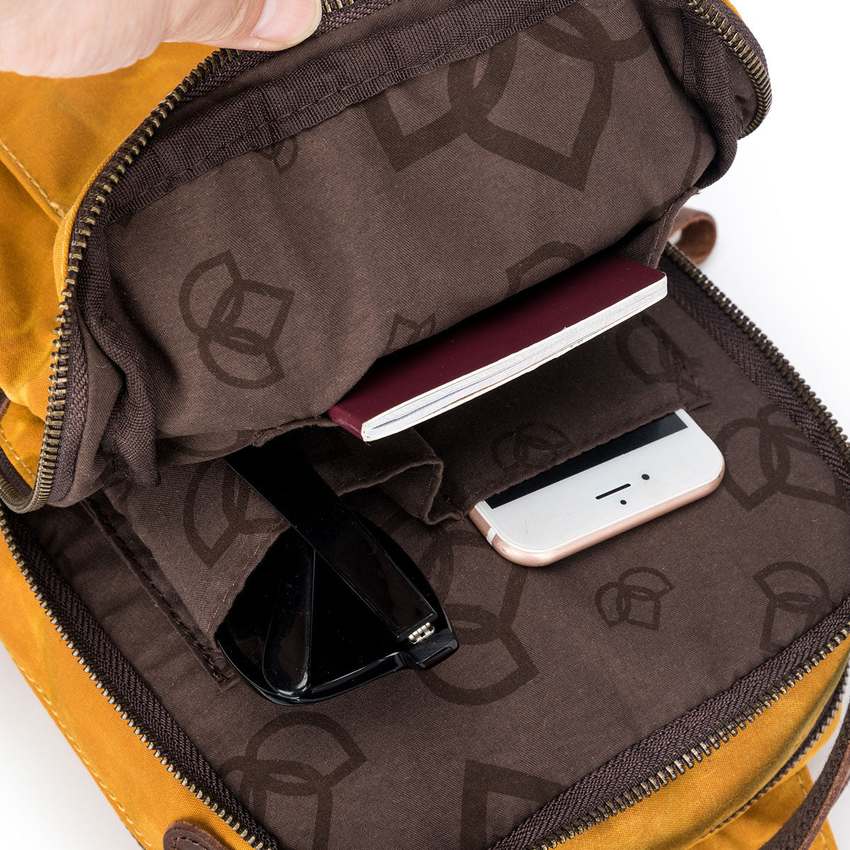 della Q Maker's Stylish Mini Messenger Bag - Red