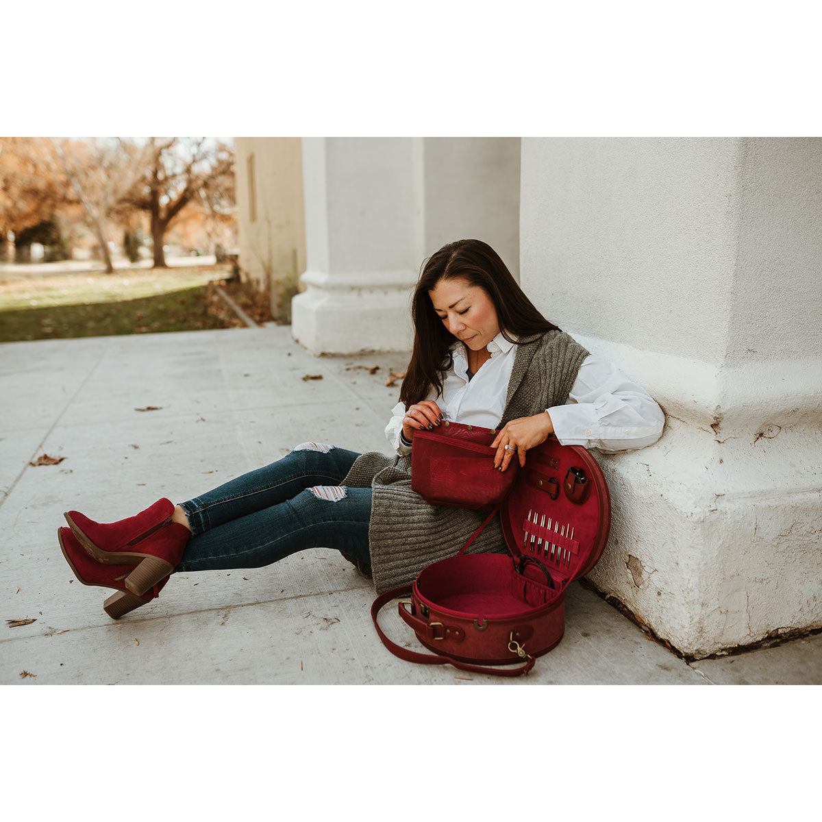 della Q Premium Maker's Hat Box in Stunning Maroon