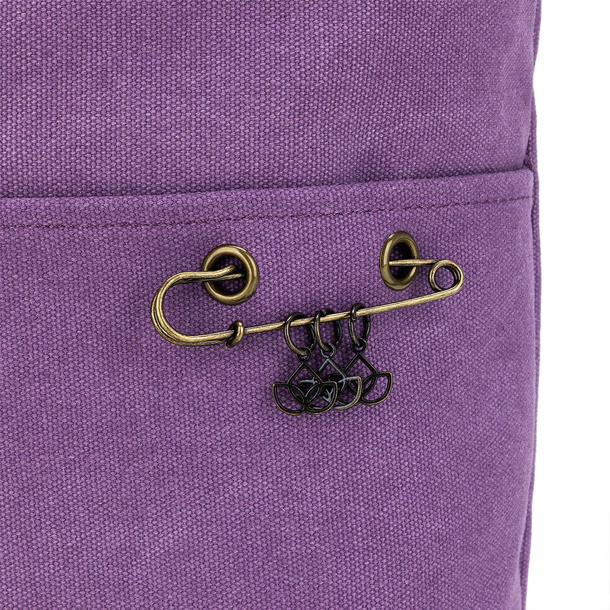 della Q Nora Bucket Bag - Plum: The Perfect Yarn and Craft Companion