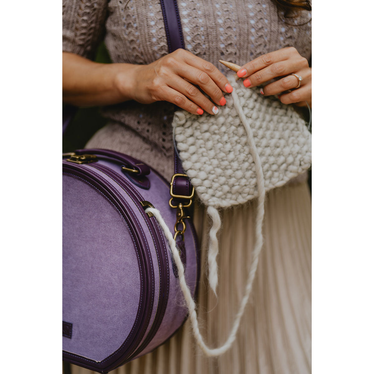 della Q Premium Maker's Hat Box - Stylish Plum for Craft Lovers