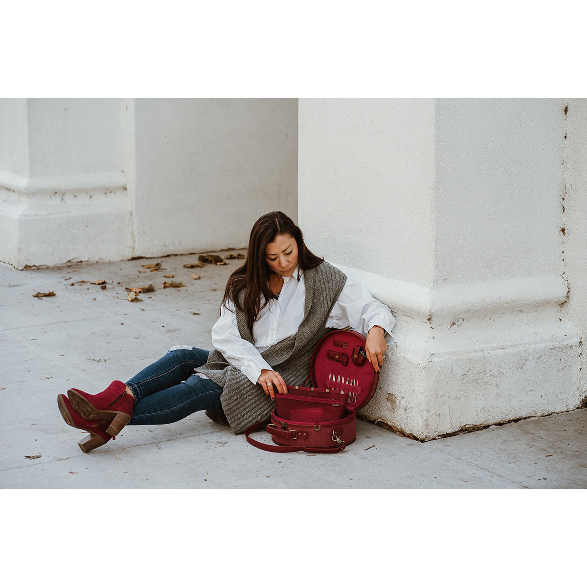 della Q Premium Maker's Hat Box in Stunning Maroon