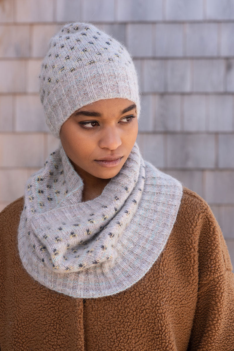 Berroco Booklet 427 - Dulce Patterns - Donna - Bee Motif Cowl and Hat Set PDF Download