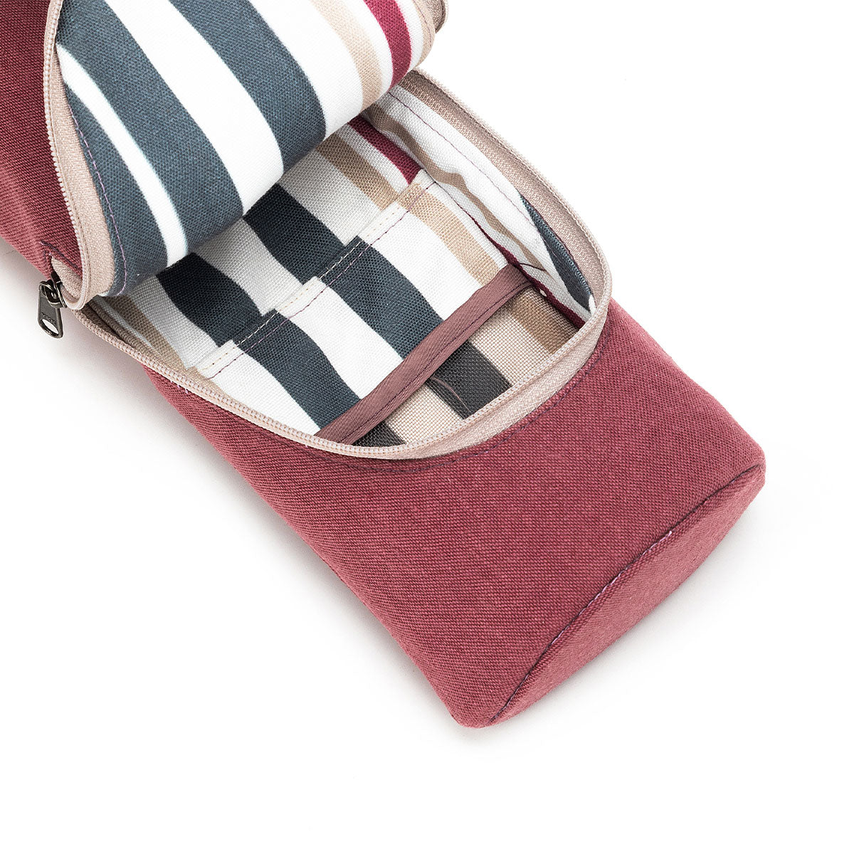 della Q Standing Needle Case - 600 - Premium Linen - Pebble Color