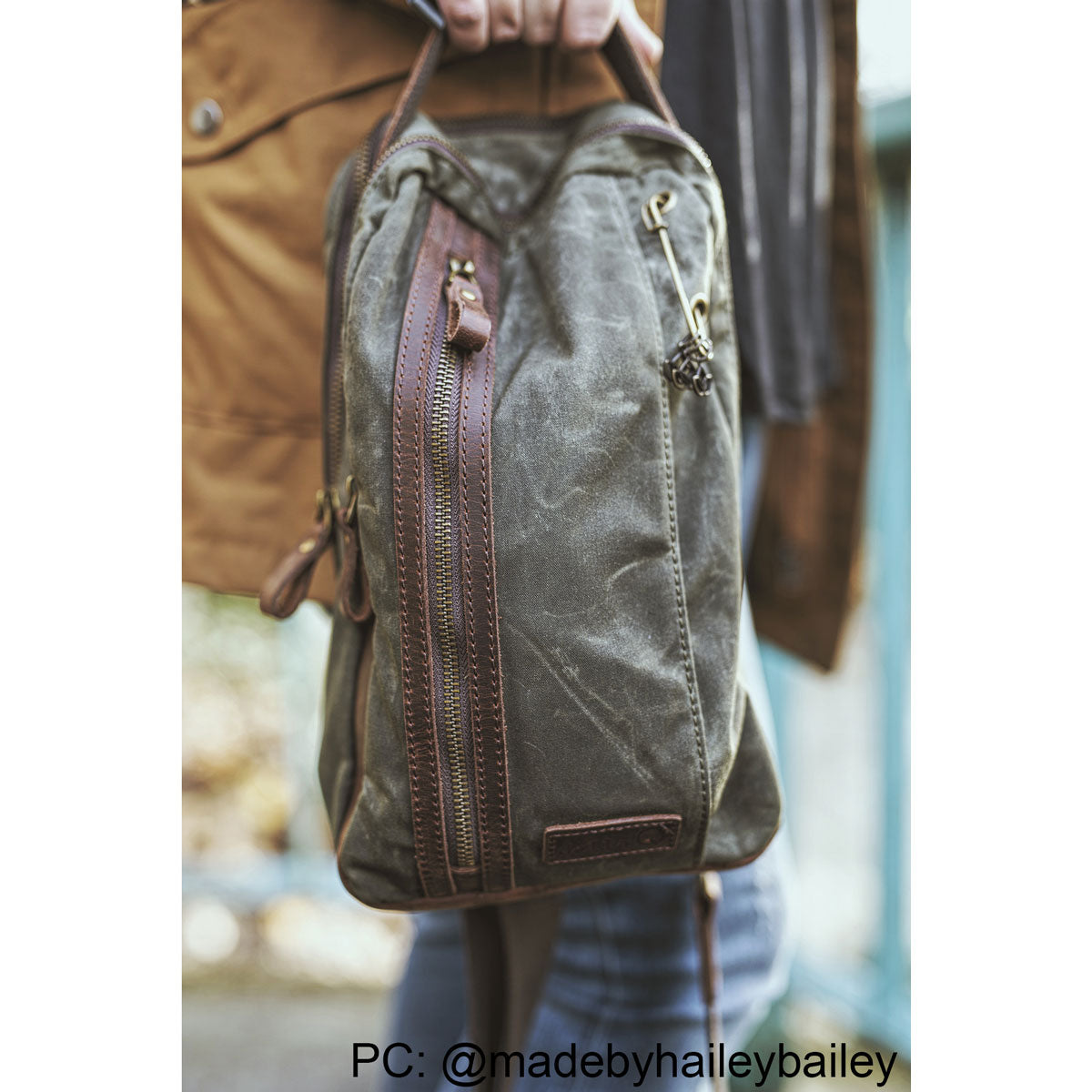 della Q Maker's Stylish Mini Messenger Bag - Red