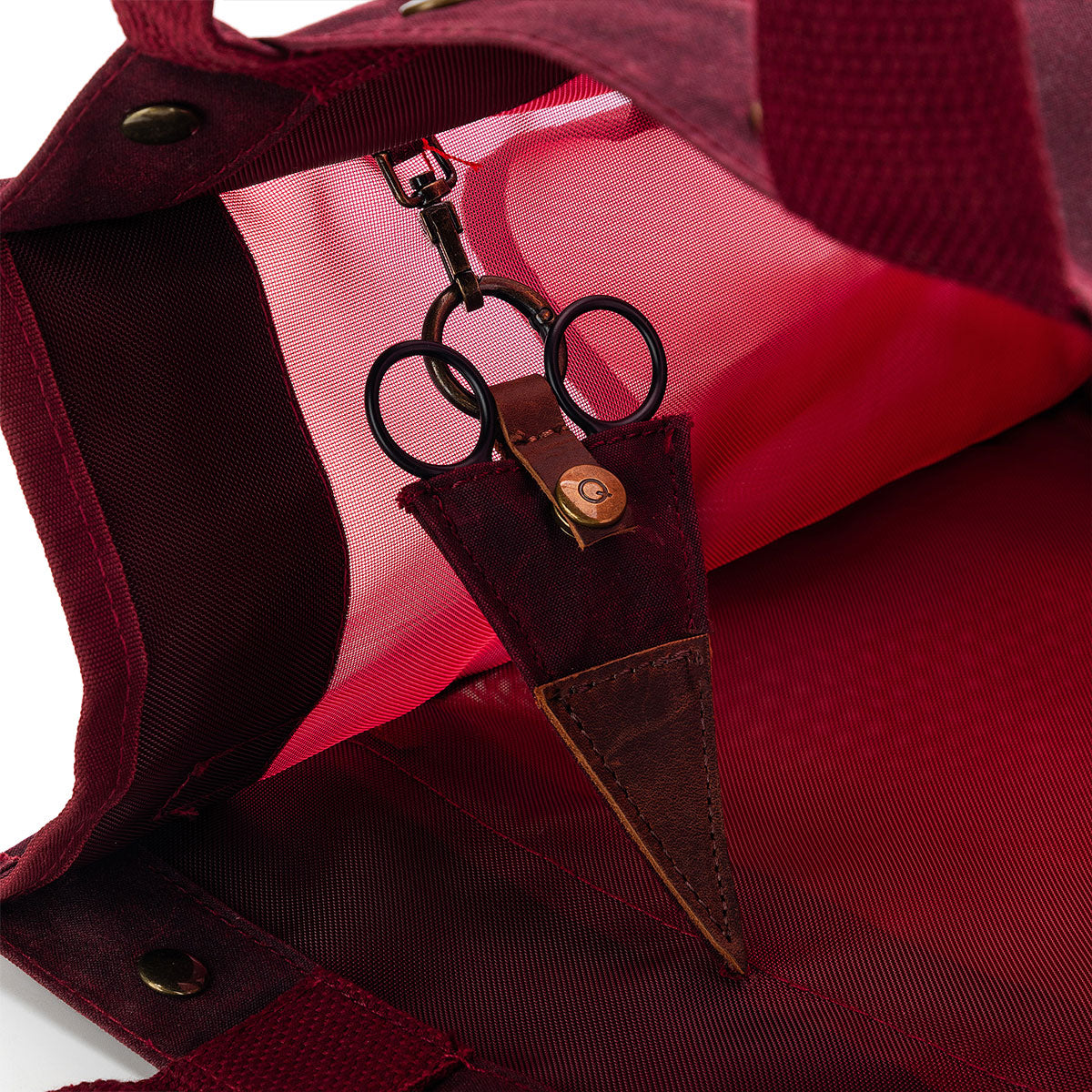 della Q Maker's Stylish Tall Mesh Tote - Red for Crafting Enthusiasts