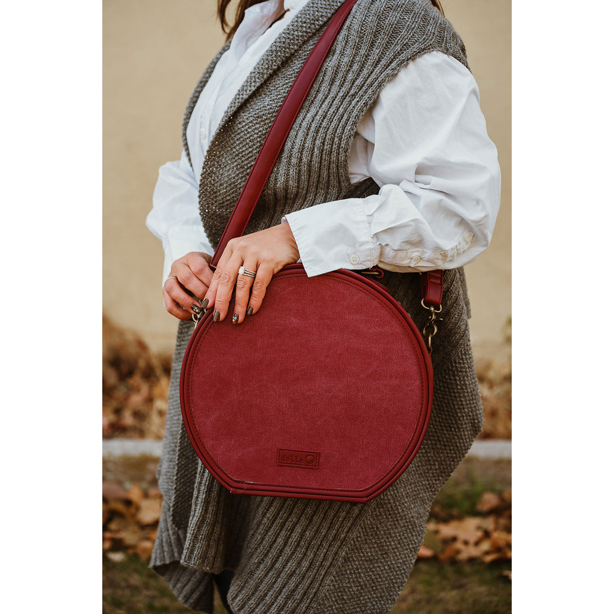 della Q Premium Maker's Hat Box in Stunning Maroon