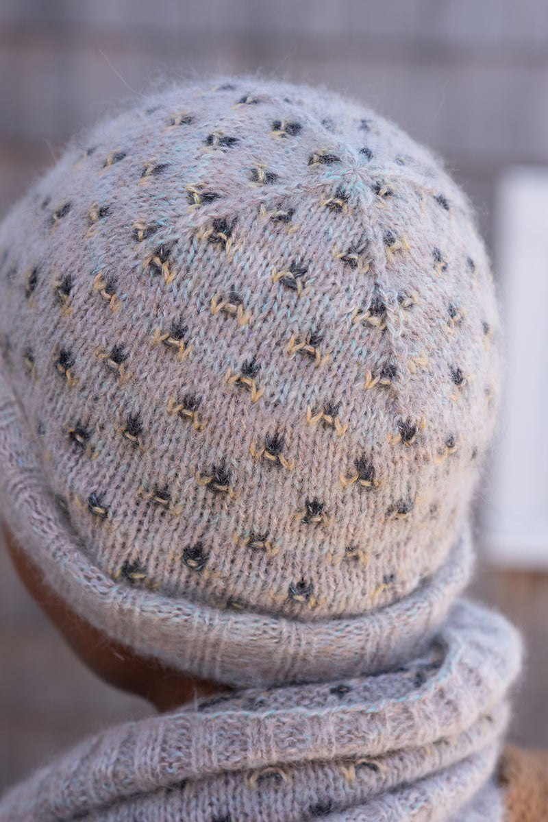 Berroco Booklet 427 - Dulce Patterns - Donna - Bee Motif Cowl and Hat Set PDF Download